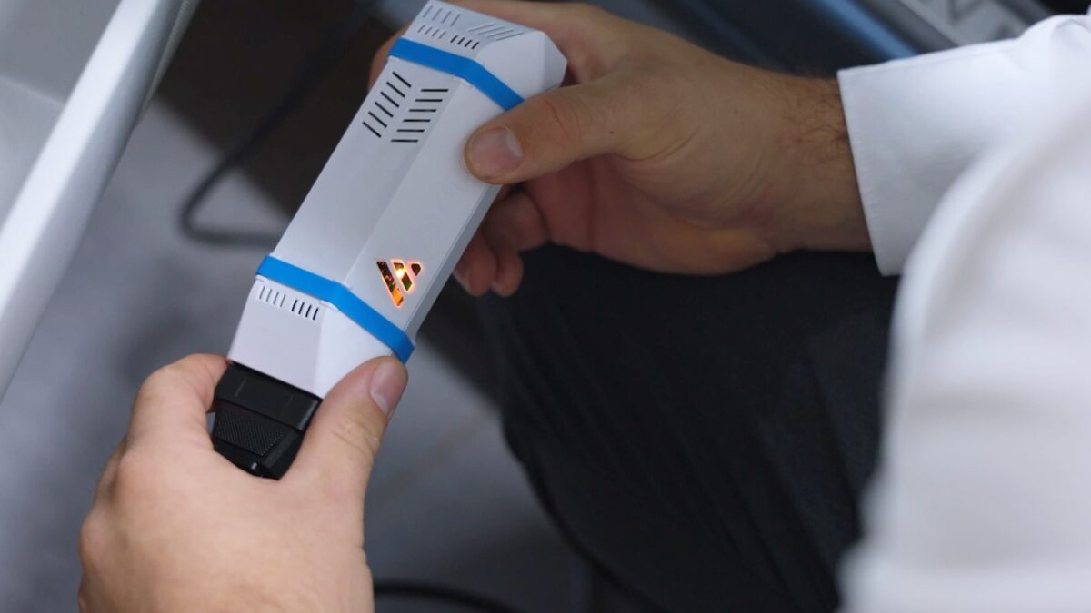AVILOO FLASH Test device plugged into a car's OBD port