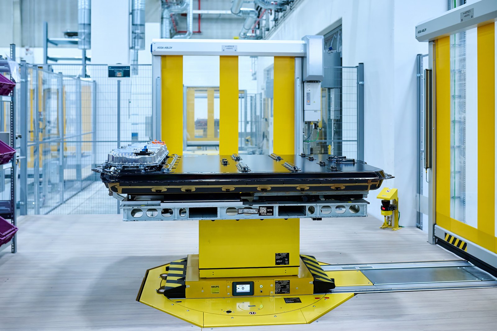 BMW Gen6 high-voltage battery in production