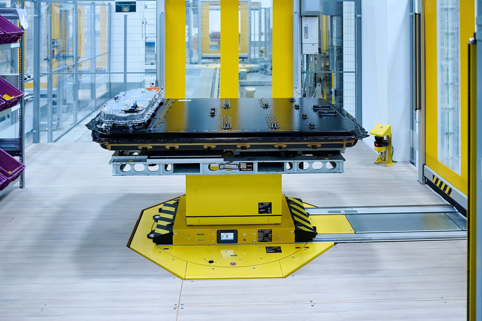 BMW Gen6 high-voltage battery on a production station