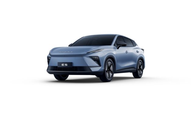 Chery E5 electric SUV in blue, front three quarter