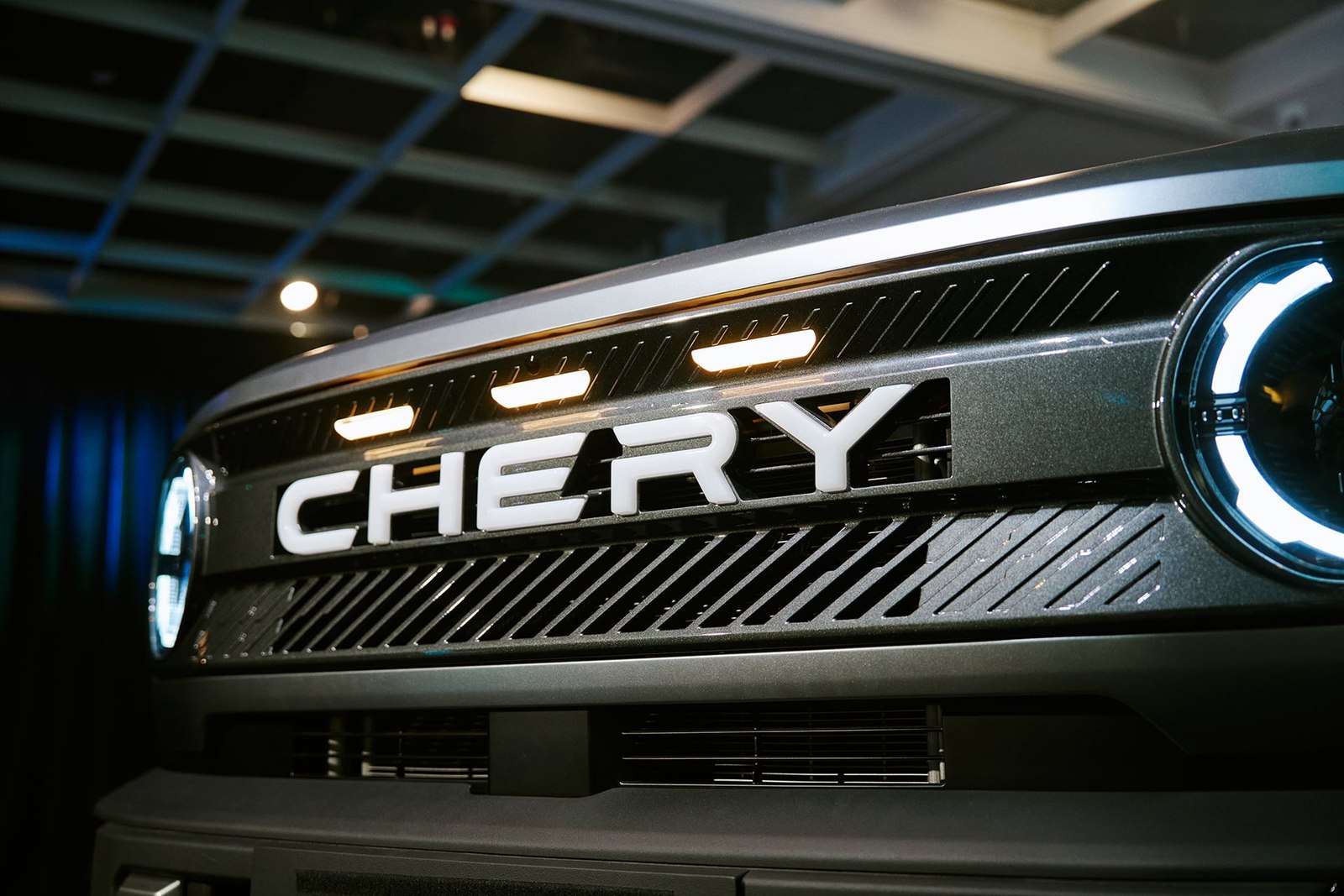 Chery Stockman grille with illuminated Chery lettering