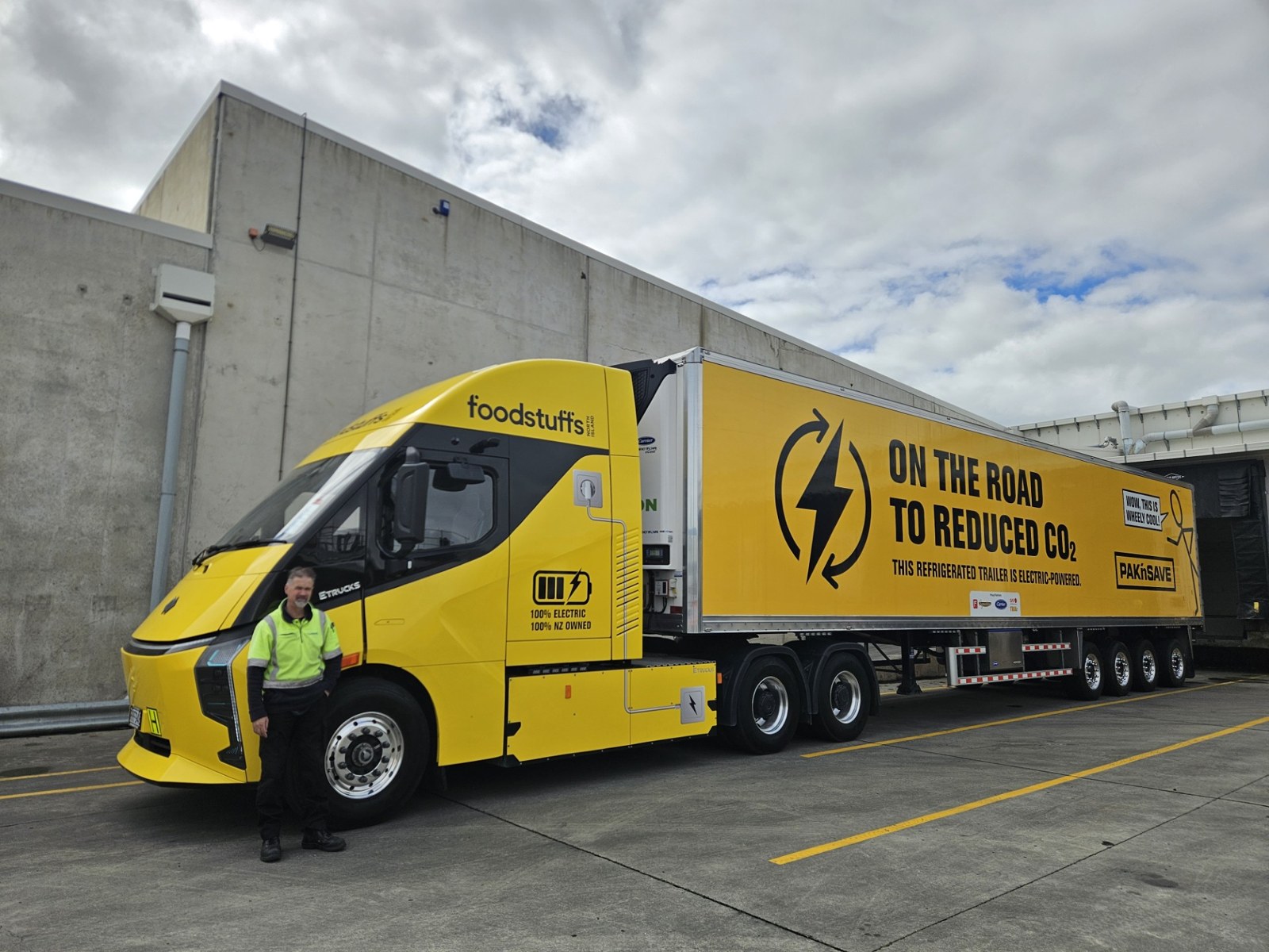 Foodstuffs North Island Deepway Star electric truck with refrigerated trailer at a distribution centre