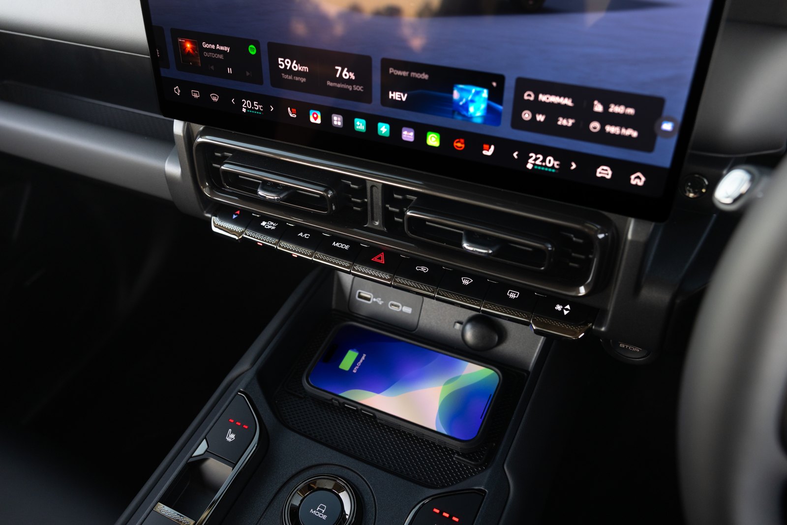 Centre console and climate controls in the GWM Haval H7