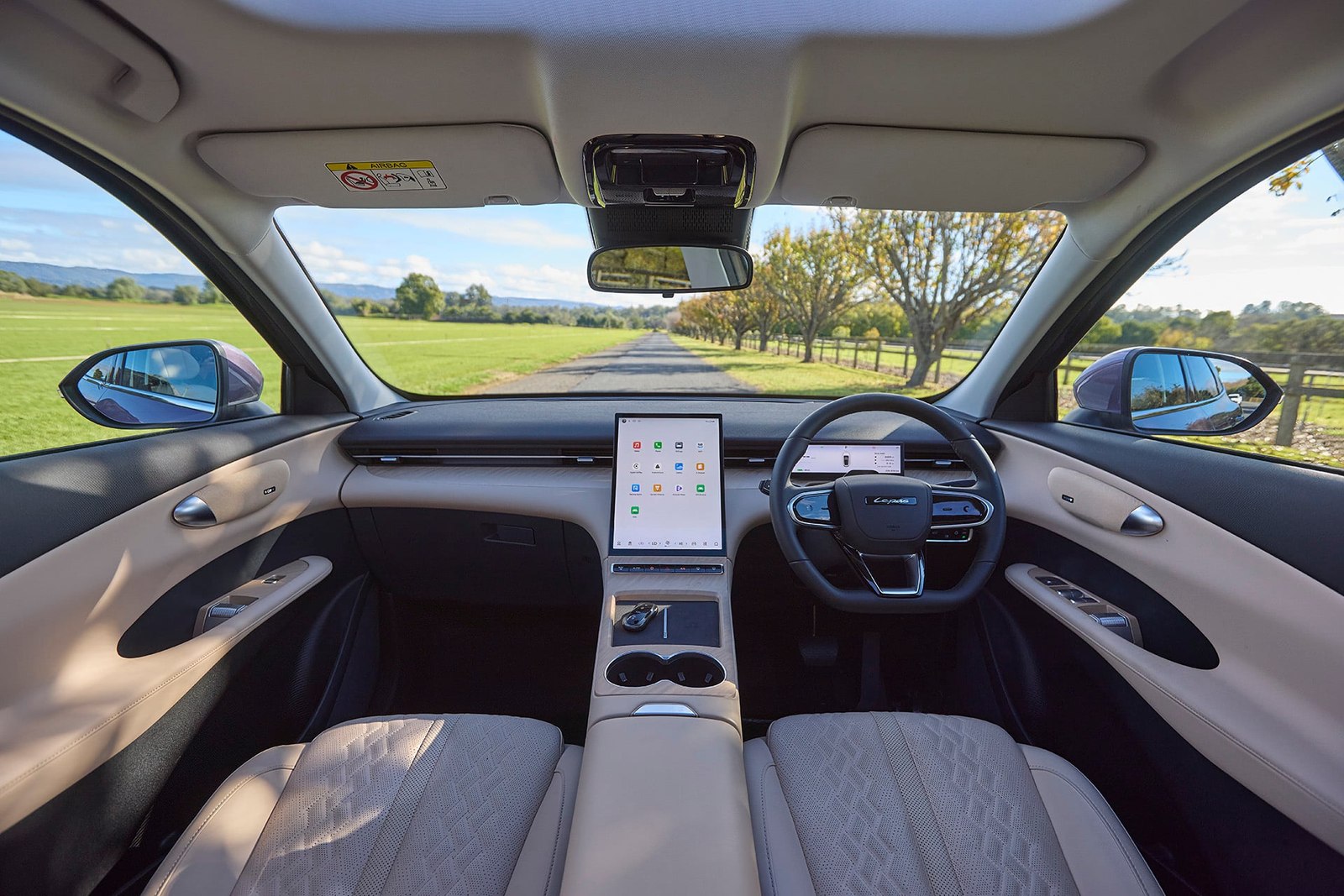 Interior of the Lepas L6