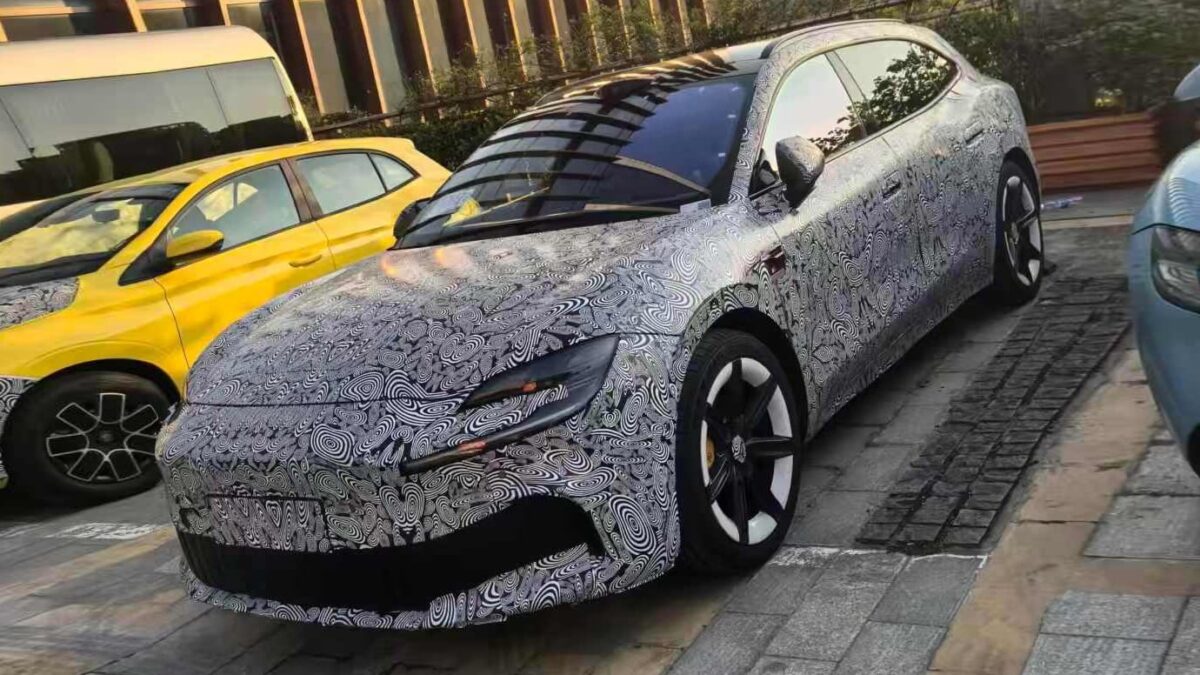 Camouflaged MG 07 wagon test car with a roof-mounted lidar unit