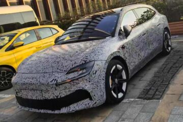 Camouflaged MG 07 wagon test car with a roof-mounted lidar unit