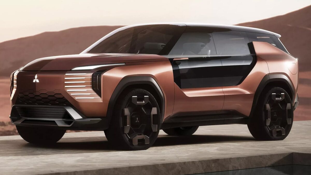 Front three-quarter view of the copper Mitsubishi Elevance Concept SUV