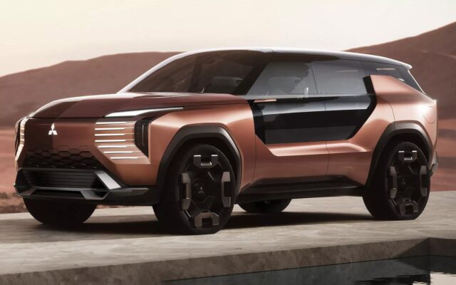Front three-quarter view of the copper Mitsubishi Elevance Concept SUV