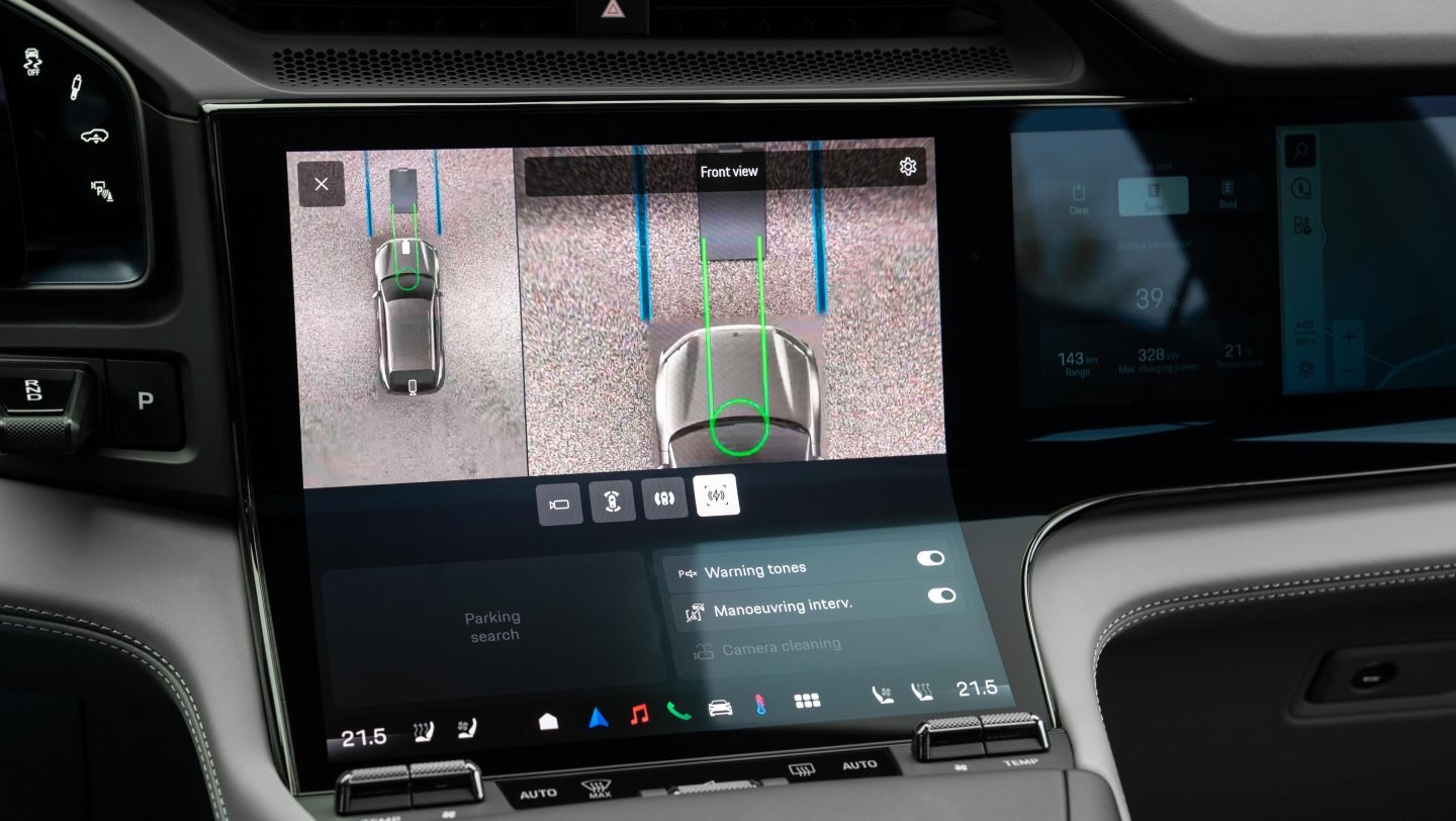 Porsche infotainment screen guiding the driver onto the wireless charging pad