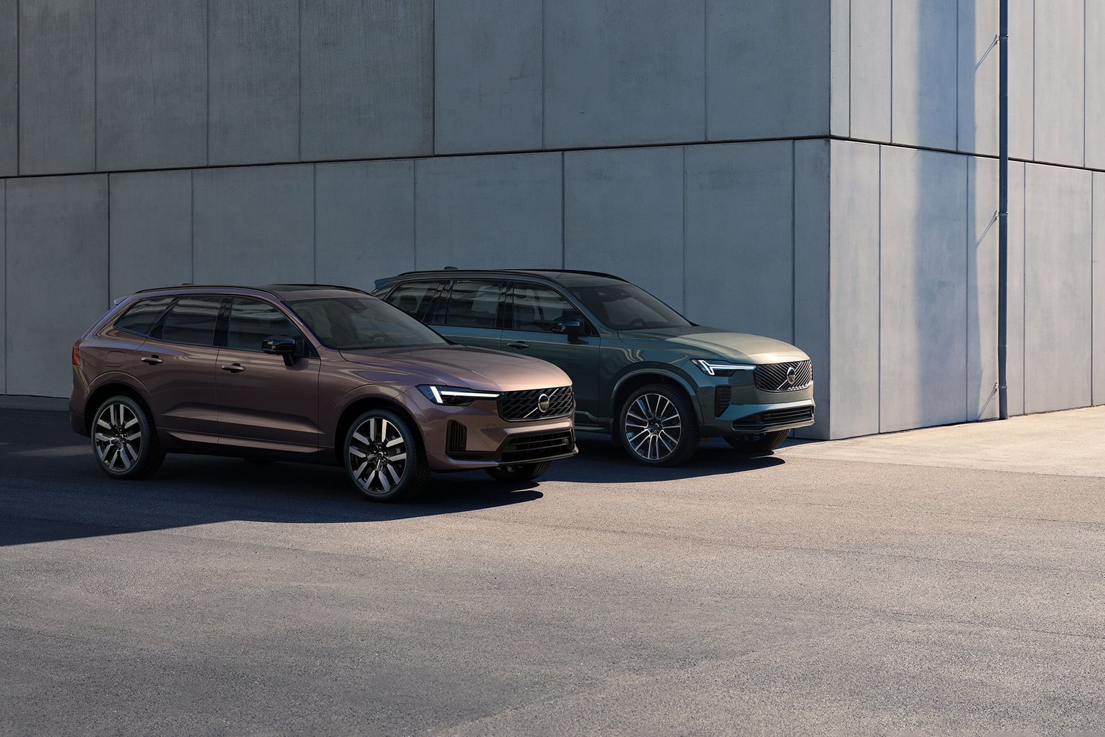 Volvo XC60 and XC90 plug-in hybrids parked together
