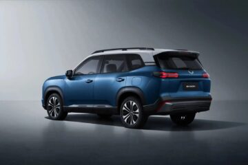 Blue Wuling Eksion electric SUV rear three quarter