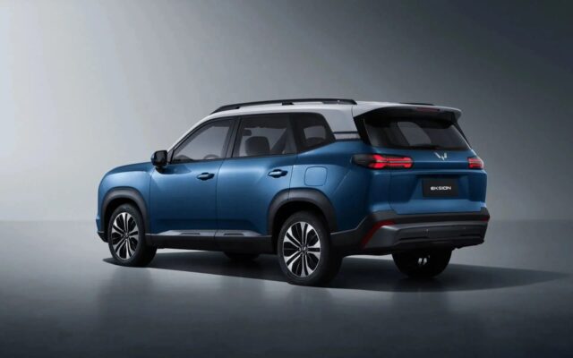 Blue Wuling Eksion electric SUV rear three quarter