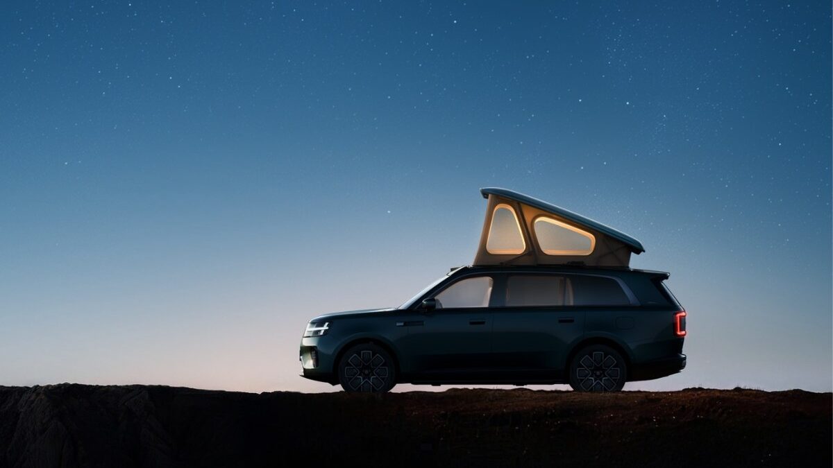 Xiaomi Skynomad N90 Max Studio at night with its pop-up roof raised and lit