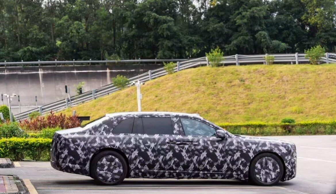 Camouflaged Yangwang flagship sedan in side profile