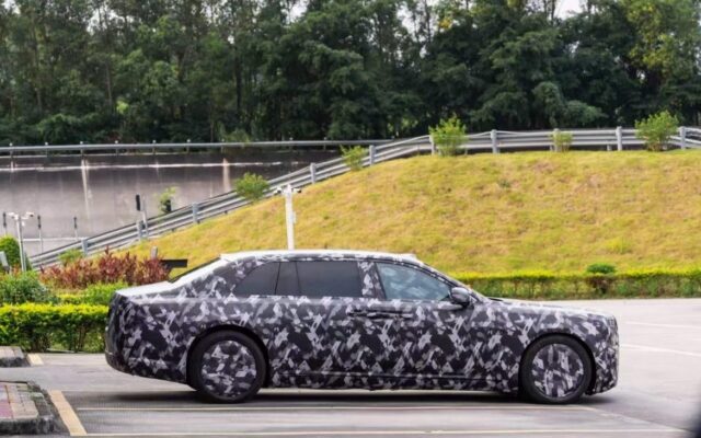 Camouflaged Yangwang flagship sedan in side profile