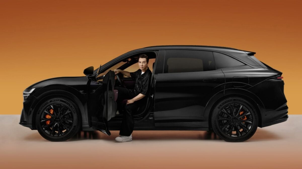 Black Zeekr 7X side profile with a man seated in the open driver's door