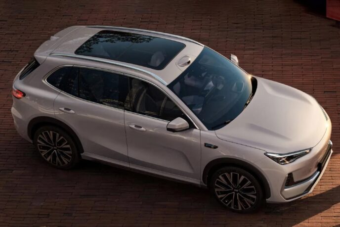 Overhead view of the 2027 Geely EX5 showing its panoramic roof