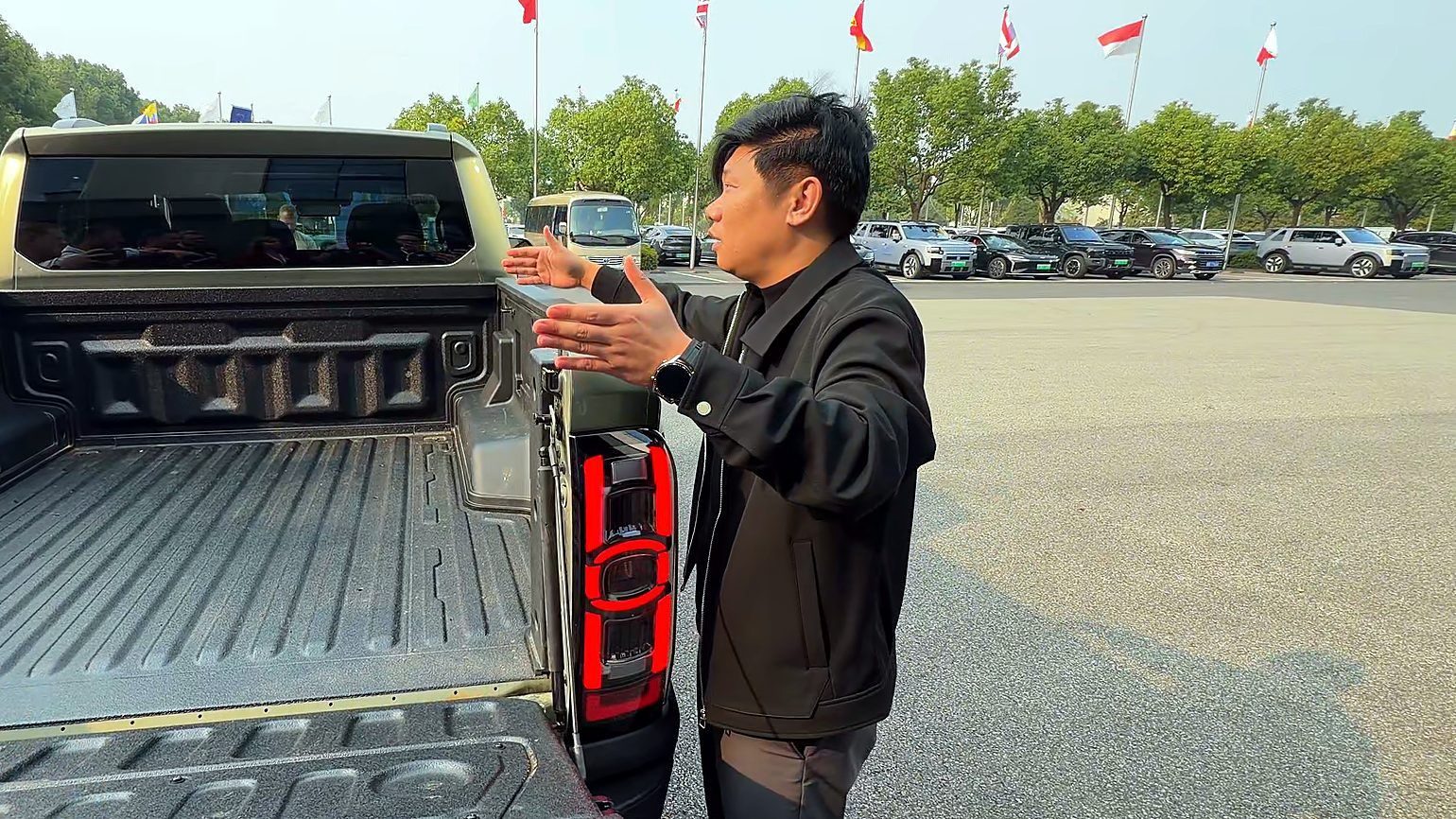 Chery Stockman composite tub and tailgate with Mark Qi