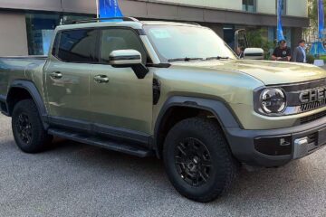 Chery Stockman diesel plug-in hybrid ute front three-quarter view in Wuhu