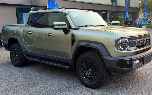 Chery Stockman diesel plug-in hybrid ute front three-quarter view in Wuhu