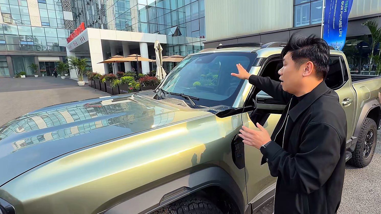 Mark Qi pointing out accessory fixing points at the Stockman windscreen base