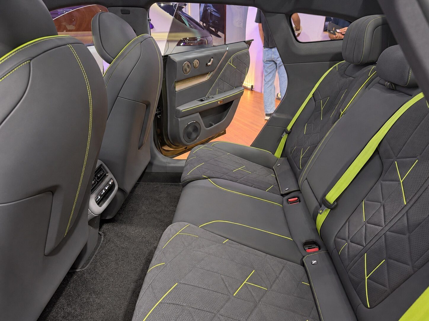 Exlantix ES GT rear seat