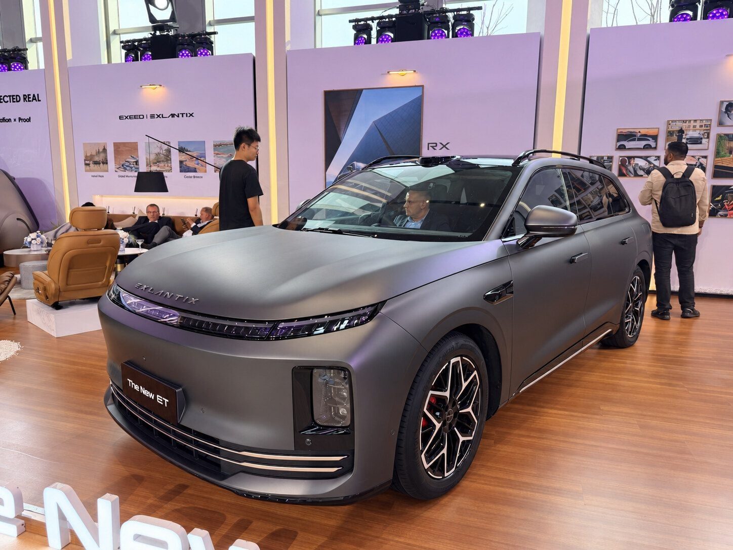 Facelifted Exlantix ET front three-quarter view
