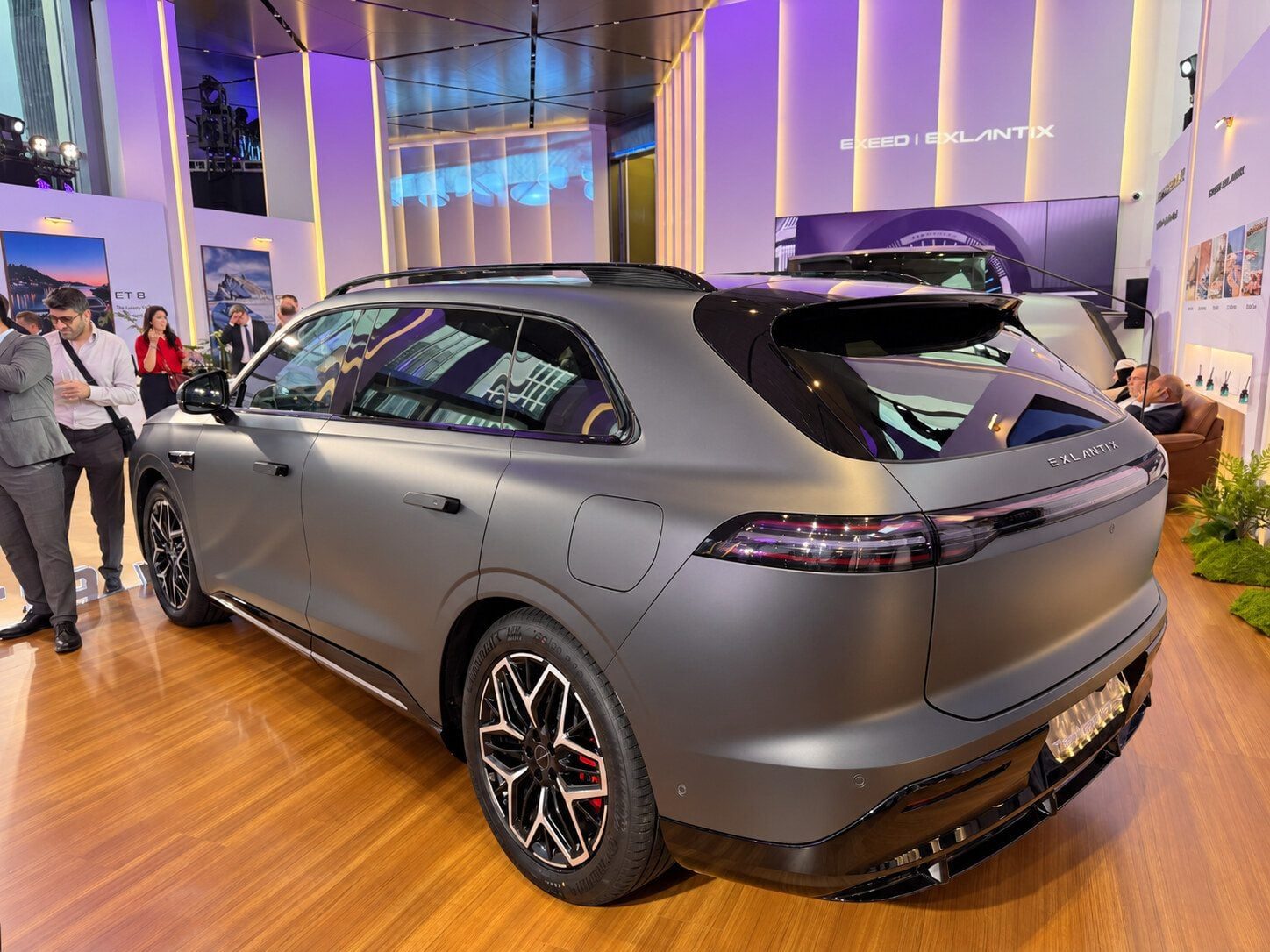 Rear three-quarter view of the facelifted Exlantix ET SUV