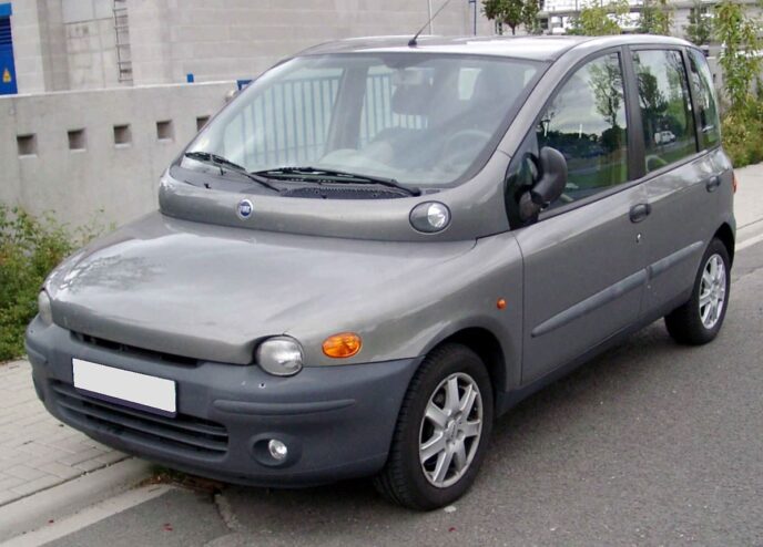 Front view of the original Fiat Multipla with its two-tier front end
