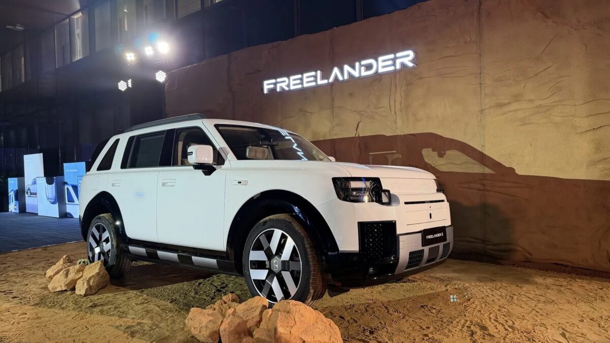 Freelander 8 front three-quarter view at its international launch in Wuhu, China