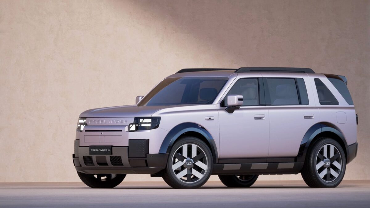 Front three-quarter view of the silver Freelander 8 SUV