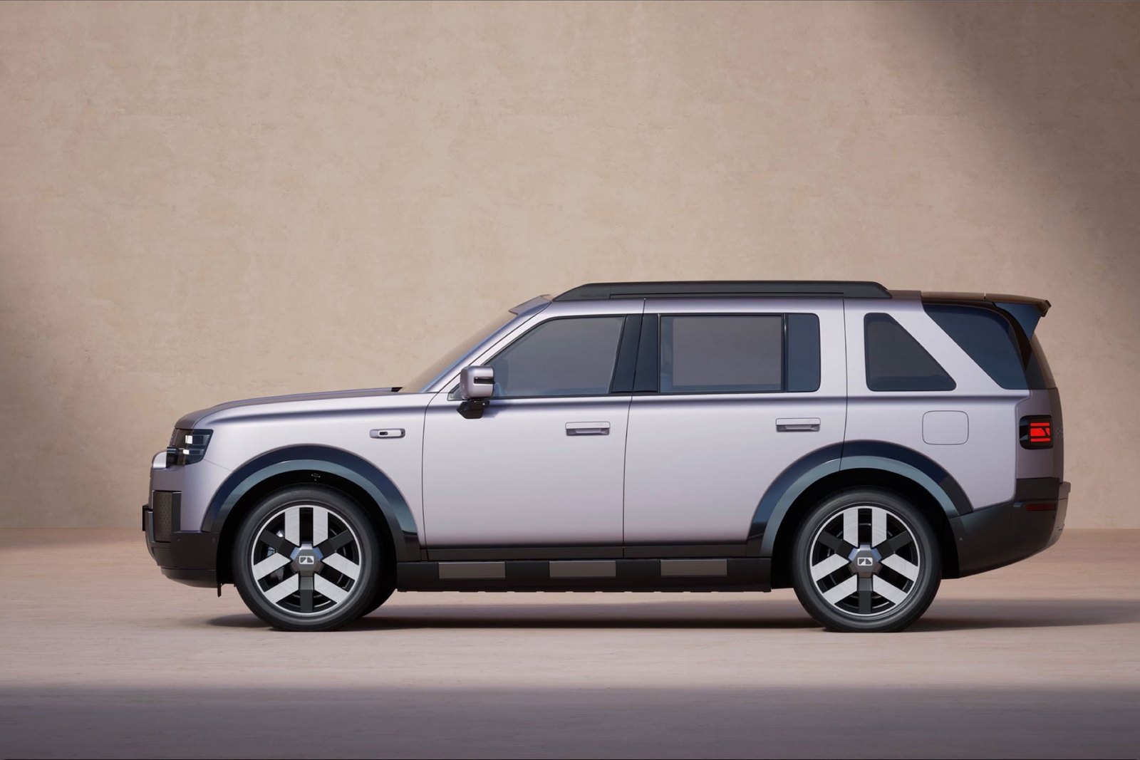 Side profile of the Freelander 8 SUV