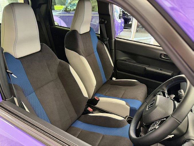 Honda Super-ONE front seats in grey and blue
