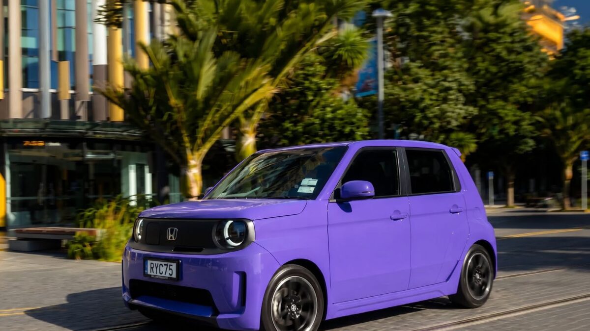 Purple Honda Super-ONE parked in Auckland