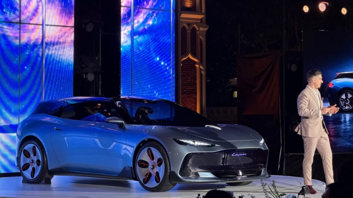 Lepas Aura wagon concept on stage at its reveal in Wuhu, China
