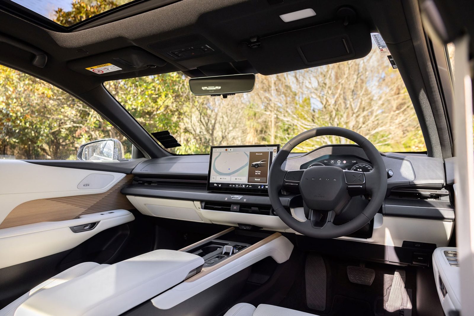 Bamboo trim and lighting in the Lexus ES 500e cabin