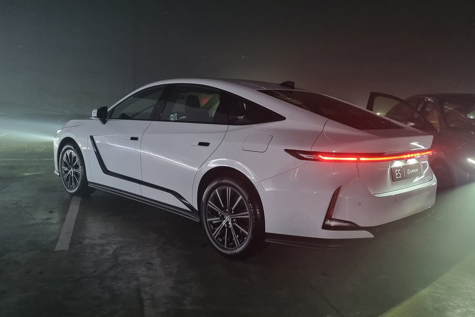 Rear three-quarter view of a white Lexus ES with split-line tail lights