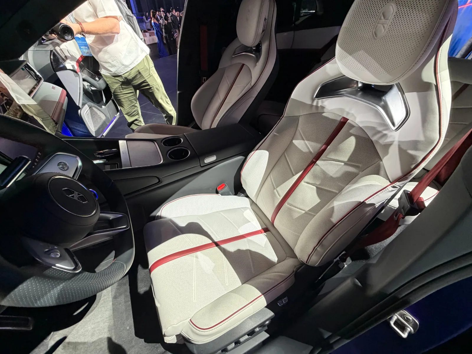 Luxeed Stormax front sports seats in white with red accents
