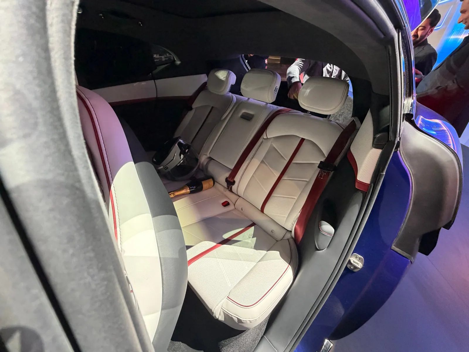 Luxeed Stormax rear seats