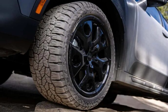Mini Countryman Untamed Edition 19-inch wheel and all-terrain tyre