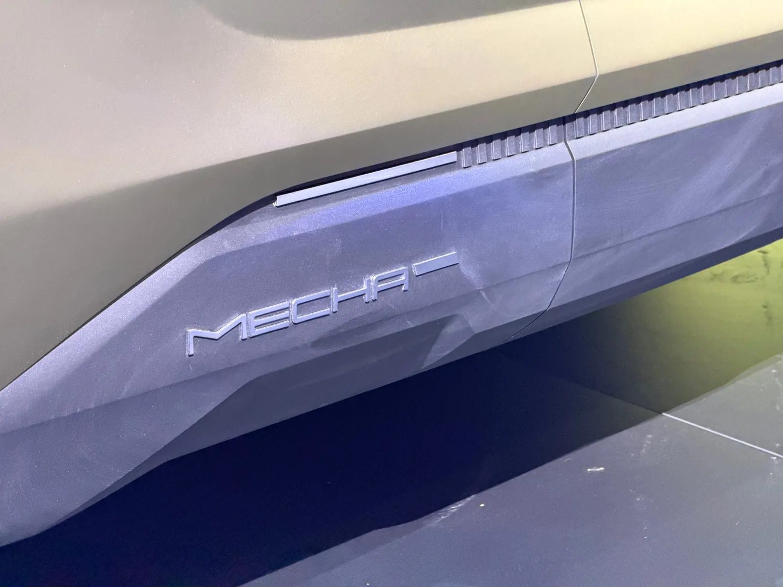 omoda x mecha side badge