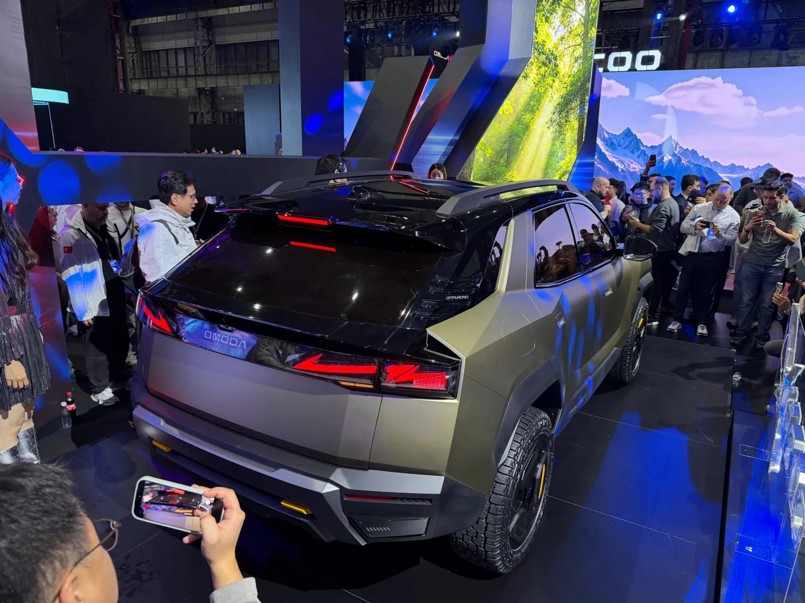 omoda x rear three quarter