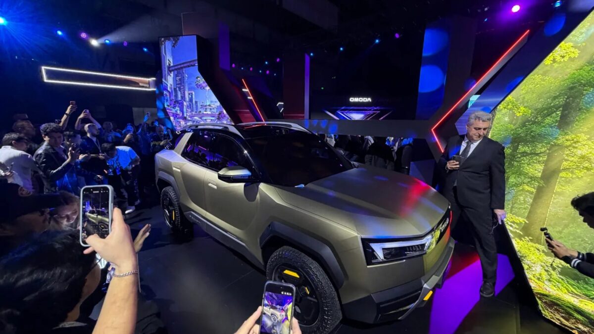 Omoda X front three-quarter view at its reveal in Wuhu, China