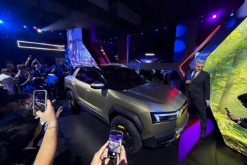Omoda X front three-quarter view at its reveal in Wuhu, China