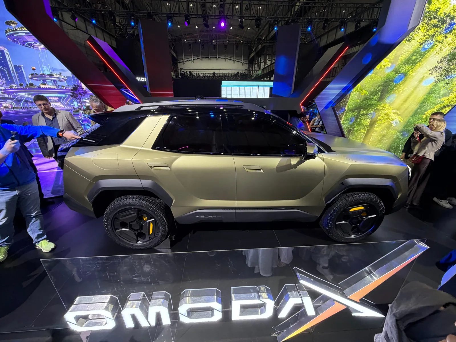 omoda x side profile