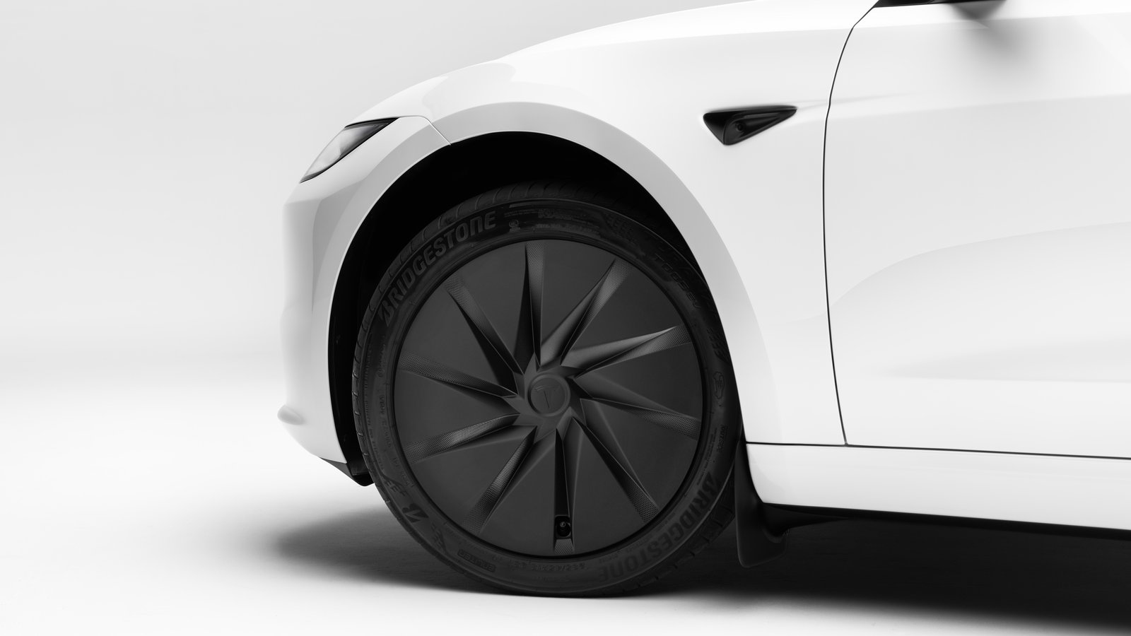 18-inch Prismata wheel on a white Tesla Model 3