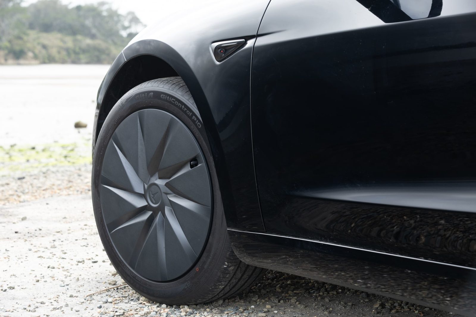 18-inch wheel with plastic aero cover on the Tesla Model 3 Rear-Wheel Drive