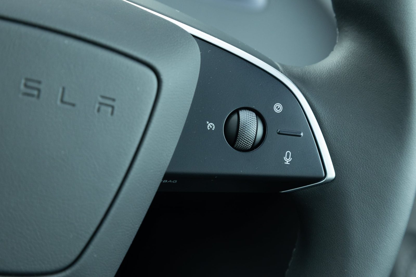 Steering wheel scroll controls on the Tesla Model 3