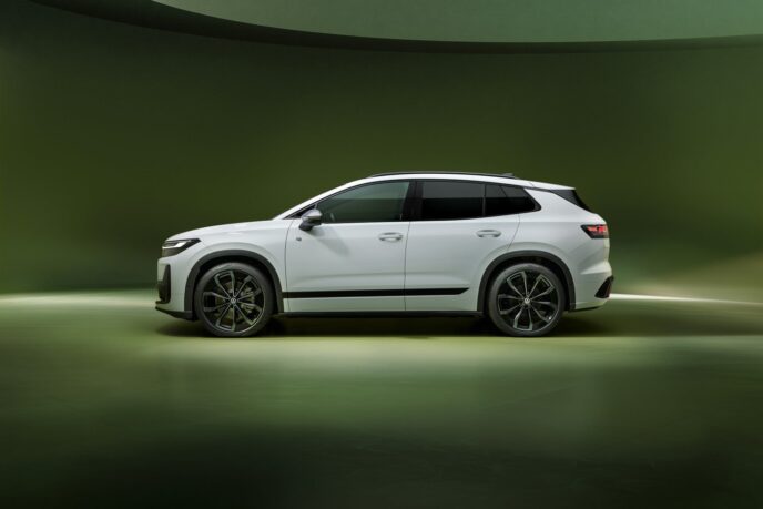 Volkswagen ID. Tiguan side view