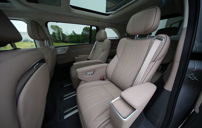 XPeng X9 second-row captain’s chairs in tan leather